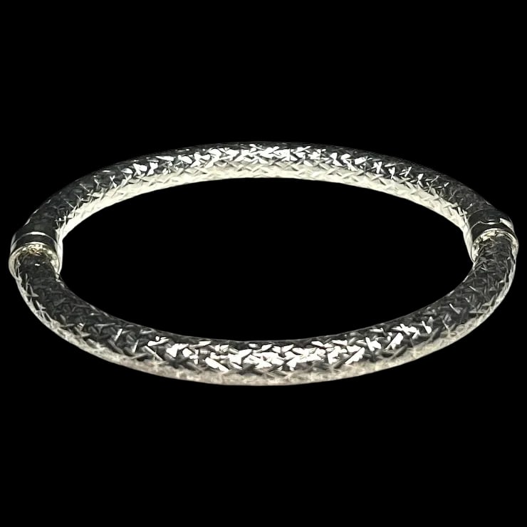 Estate Diamond Pattern Sterling Silver MILOR Italy Bangle Bracelet: Title: Estate Diamond Pattern Sterling Silver MILOR Italy Bangle Bracelet Description: Estate Diamond Pattern Sterling Silver MILOR Italy Bangle BraceletHallmarked: 925 MILORWeighs: 19 gramsMeasures A