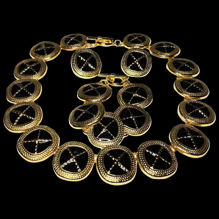 Vintage Park Lane Criss Cross Black Enamel Gold Tone Necklace, Bracelet, and Earring Set: Title: Vintage Park Lane Criss Cross Black Enamel Gold Tone Necklace, Bracelet, and Earring Set Description: Vintage Park Lane Criss Cross Black Enamel Gold Tone Necklace, Bracelet, and Earring SetHal