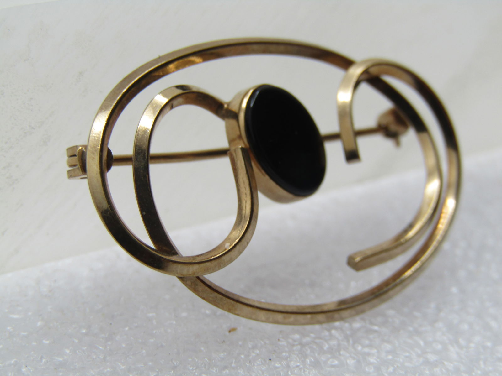 Vintage 12kt G.F. Onyx Scrolled Brooch, 1960's - 3