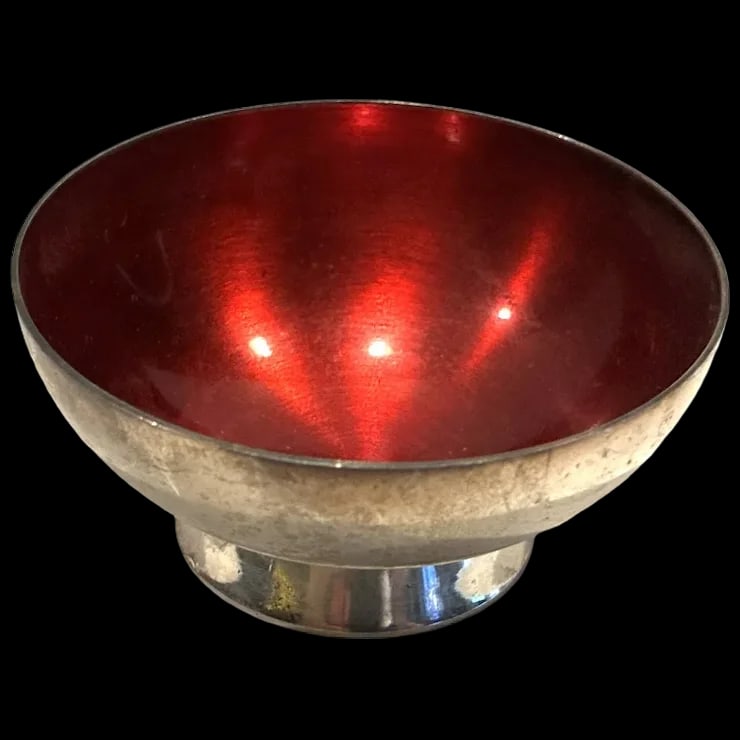 Mid Century Modernist Small Silver Red Enamel Meka Denmark Bowl: Title: Mid Century Modernist Small Silver Red Enamel Meka Denmark Bowl Description: Mid Century Modernist Small Silver Red Enamel Meka Denmark Bowl Hallmarked: Meka DenmarkWeighs: 18 
