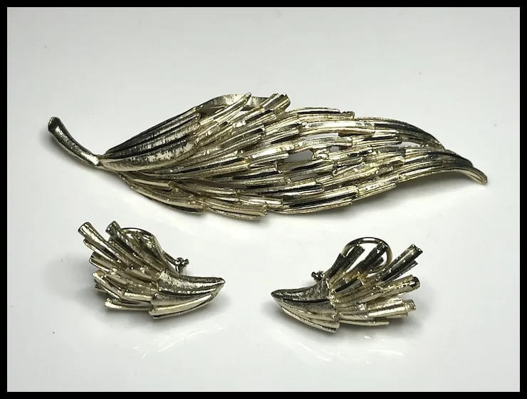 Vintage BSK Hallmarked Leaf Brooch and Clip Earring Set - 2