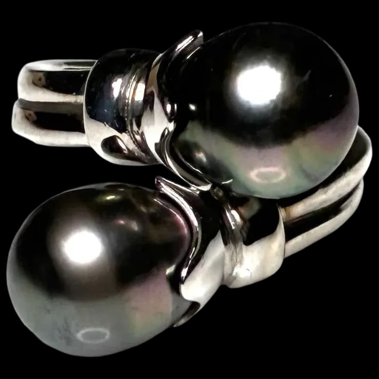 Estate Cultured Tahitian Pearl Sterling Silver Bypass Ring: Title: Estate Cultured Tahitian Pearl Sterling Silver Bypass Ring Description: Estate Cultured Tahitian Pearl Sterling Silver Bypass RingHallmarked: FY 925Weighs: 11.35 gramsMeasures: US Ring Size