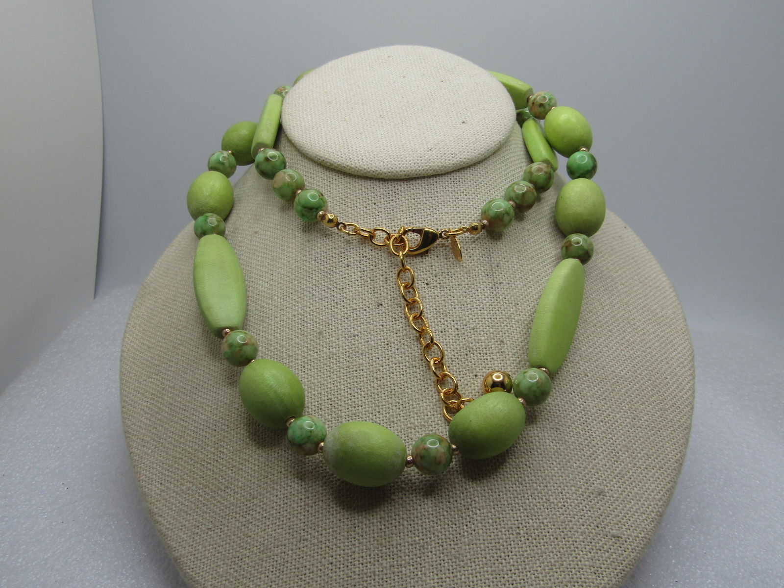 Vintage Green Double Strand Necklace, 29-31", Joan Rivers with Black Pouch, 1990's: Vintage Green Double Strand Necklace, 29-31", Joan Rivers with Black Pouch. Faux agate 9.5mm round beads with a godl tone bead on each side. It is 29" with a 3" gold tone extender chain, Joan