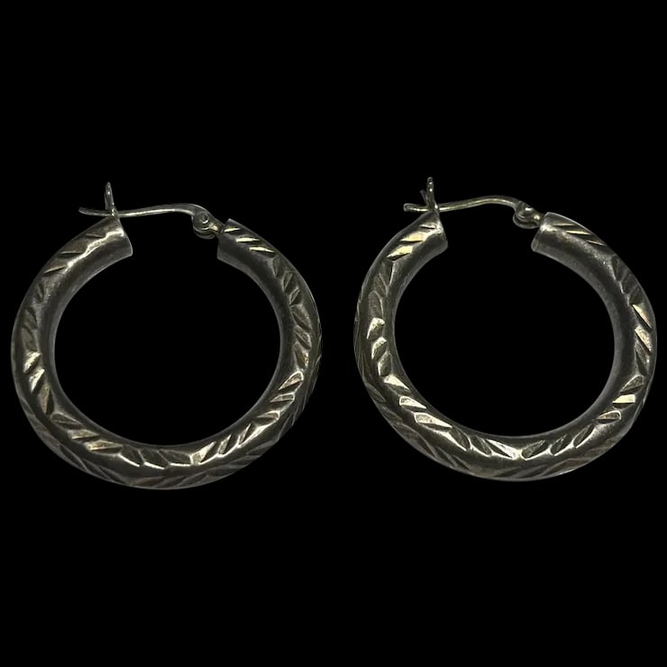 Vintage Etched Sterling Silver Hoop Earrings: Title: Vintage Etched Sterling Silver Hoop Earrings Description: Vintage Etched Sterling Silver Hoop EarringsSterling SilverWeighs 4.9 gramsApprox. 1.25 inch circumference Vintage Materials: Sterling