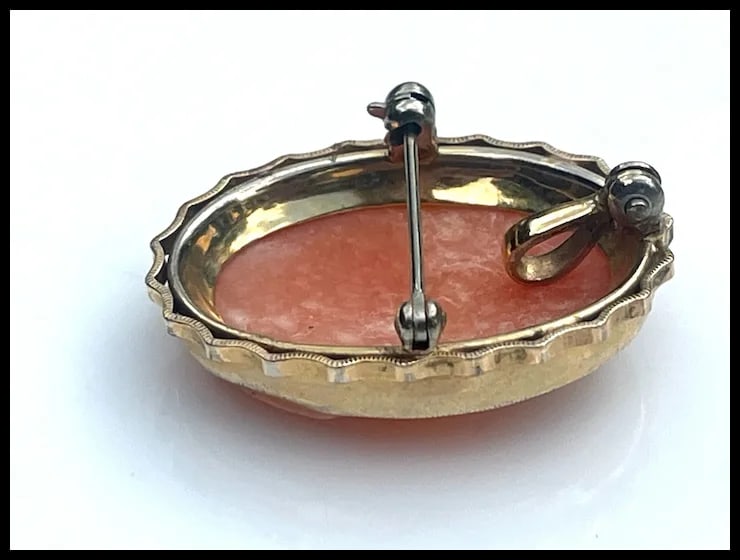 Vintage Gold Tone Ornate Shell Cameo Brooch/ Retractable Pendant - 4