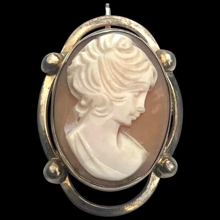 Vintage Modernist Shell Cameo Brooch/Retractable Pendant (1 of 5)