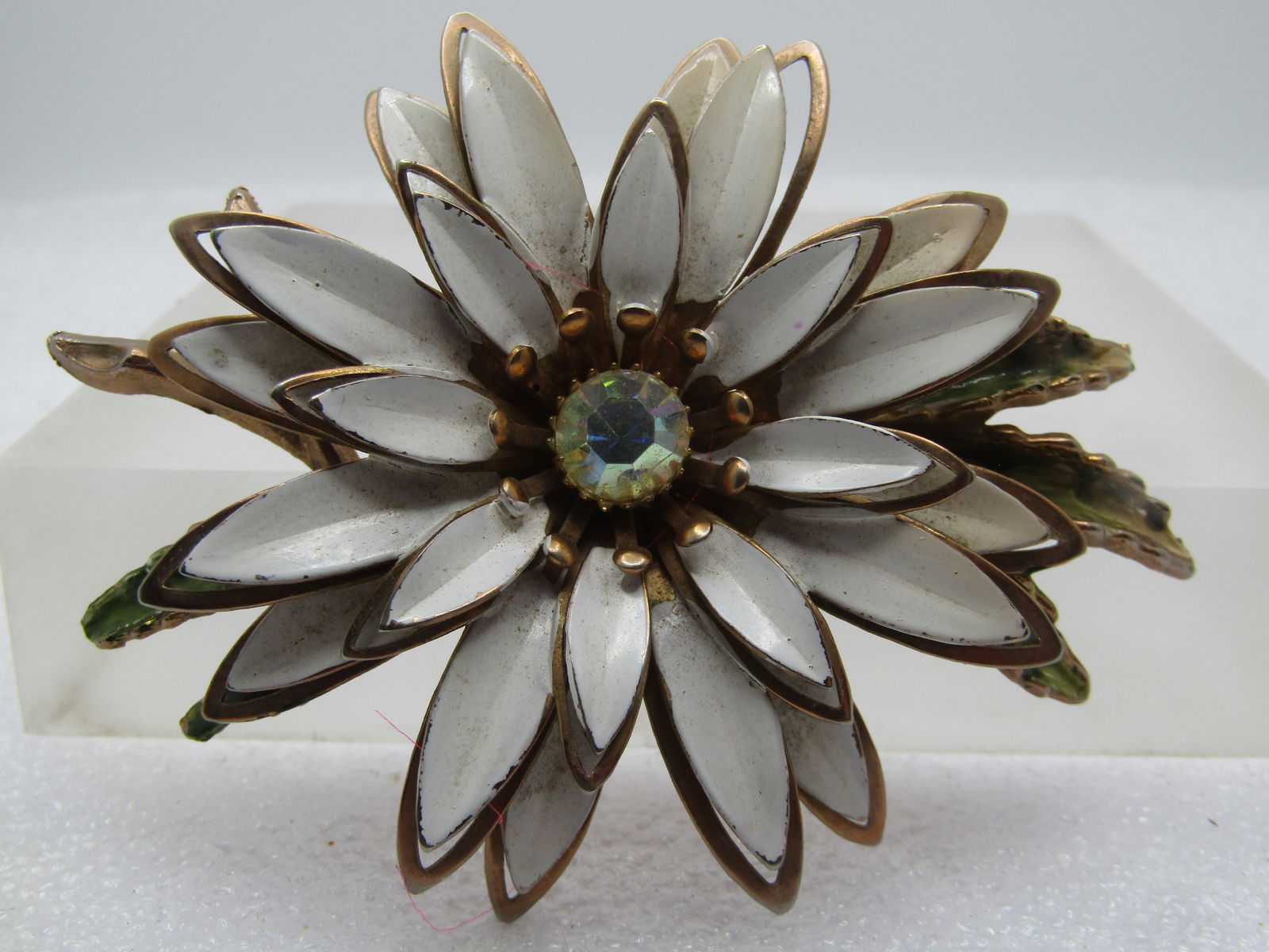 Vintage Tiered white Enameled Daisy Brooch with Stem, 1950's-1960's: Vintage Tiered white Enameled Daisy Brooch with Stem, 1950's-1960's. This has gold tone metal with green enameling with some lighter shades of green adn white on the leaves. The petals on the daisy