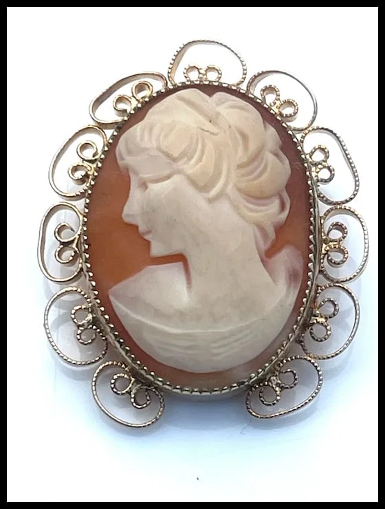 Vintage Ornate Gold Tone Shell Cameo Brooch - 2
