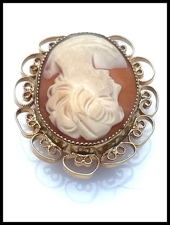 Vintage Ornate Gold Tone Shell Cameo Brooch - 3