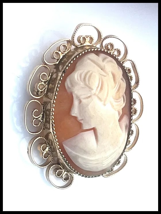 Vintage Ornate Gold Tone Shell Cameo Brooch - 4