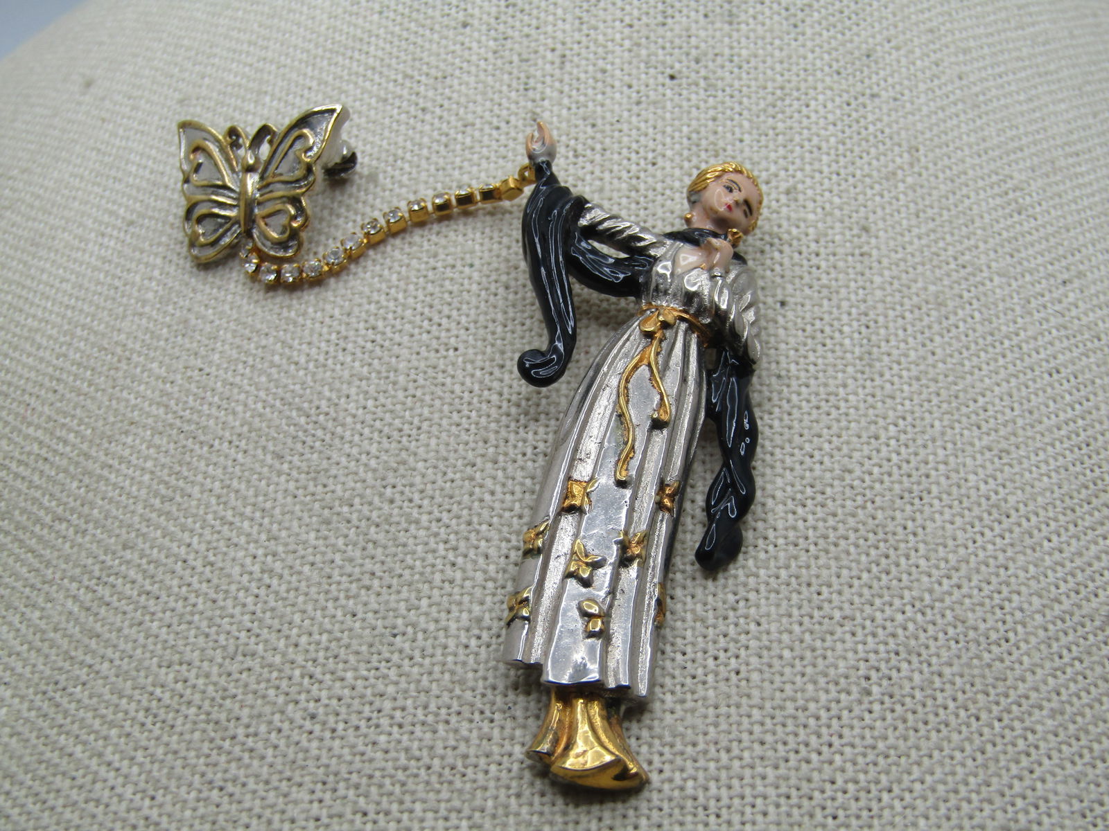 Vintage Erte Opera Lady Butterfly Lady Brooch, Franklin Mint 1990.: Vintage Erte Butterfly Lady Brooch, Franklin Mint 1990. Opera Lady. Franklin Mint’s production of a woman with black enameled scarf and a rhinestone chain with a butterfly attached. She is art