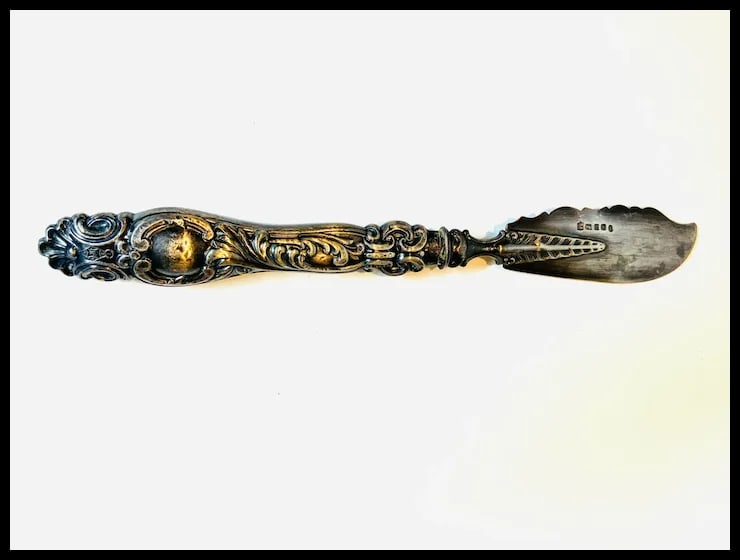 Antique Sterling Silver Ornate Repousse Butter Knife/ Spreader - 3