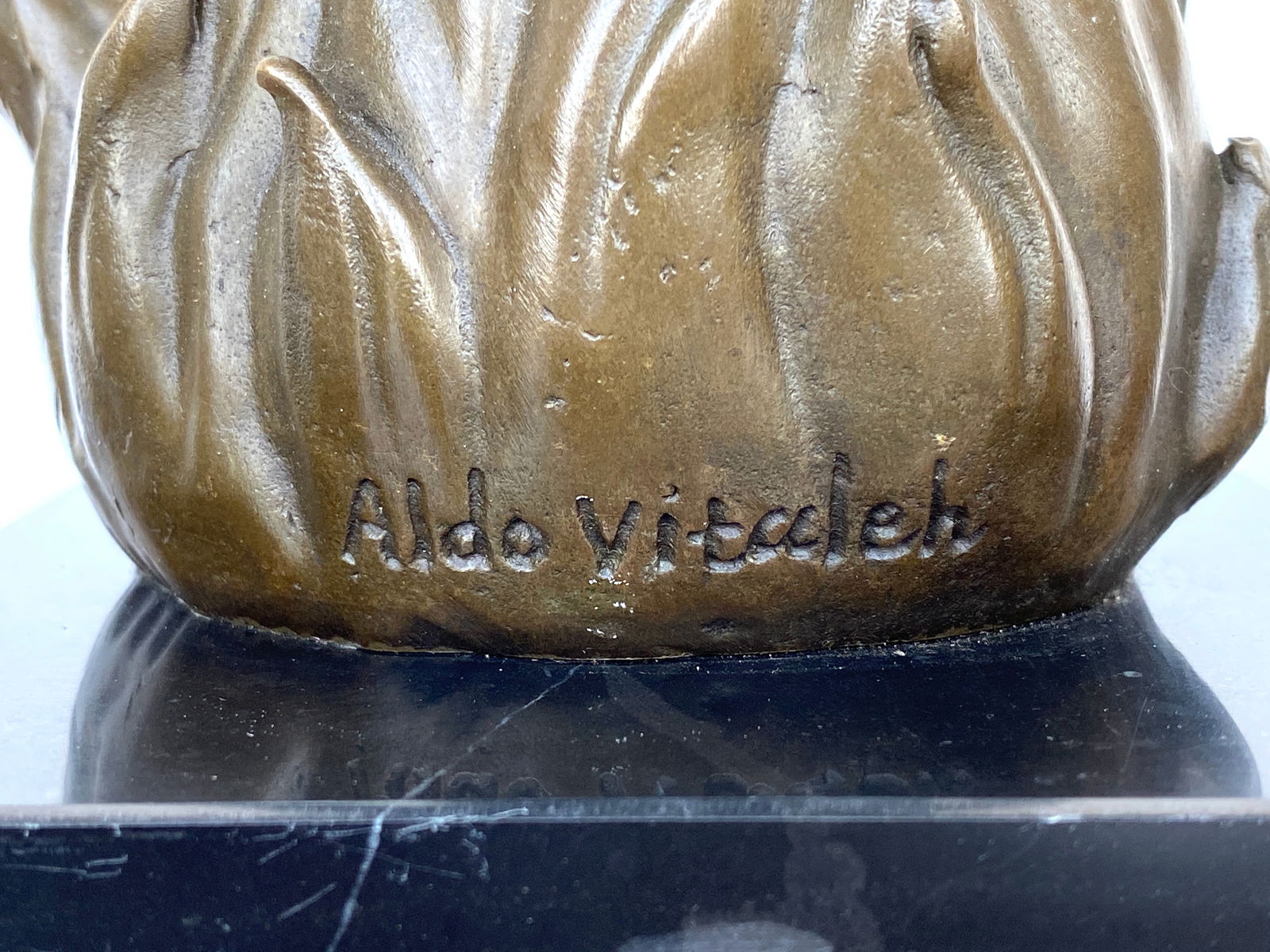 sign. Bronze Medusa on marble base - 4