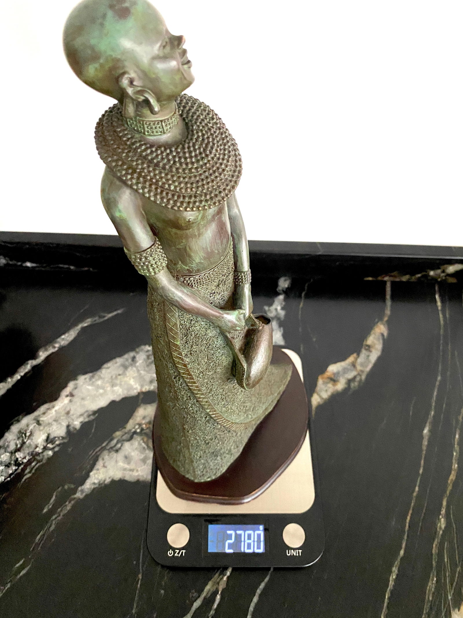 Remarkable Vintage Bronze Statue shaped like an African Woman - 10