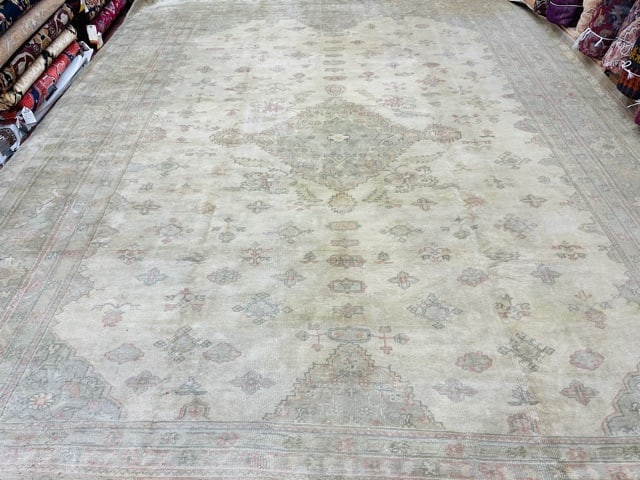 Antique Turkish Ushak rug-2475 - 3