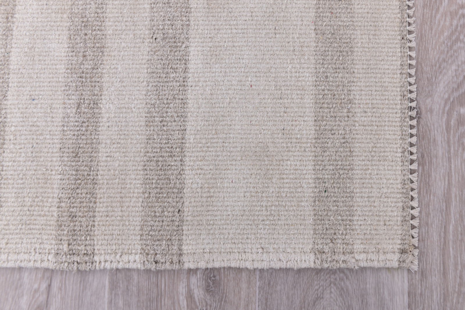 4'11'' x 7'0'' Handmade Vintage Wool Rug - 240475 - 10