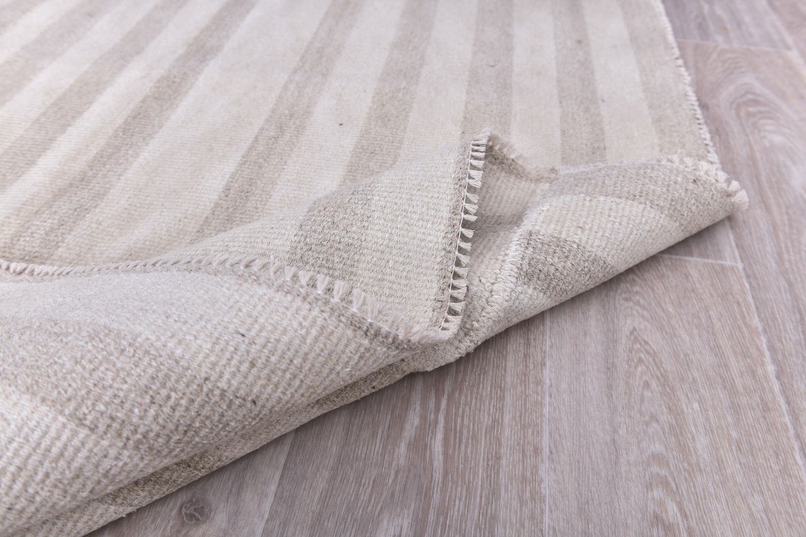 4'11'' x 7'0'' Handmade Vintage Wool Rug - 240475 - 14