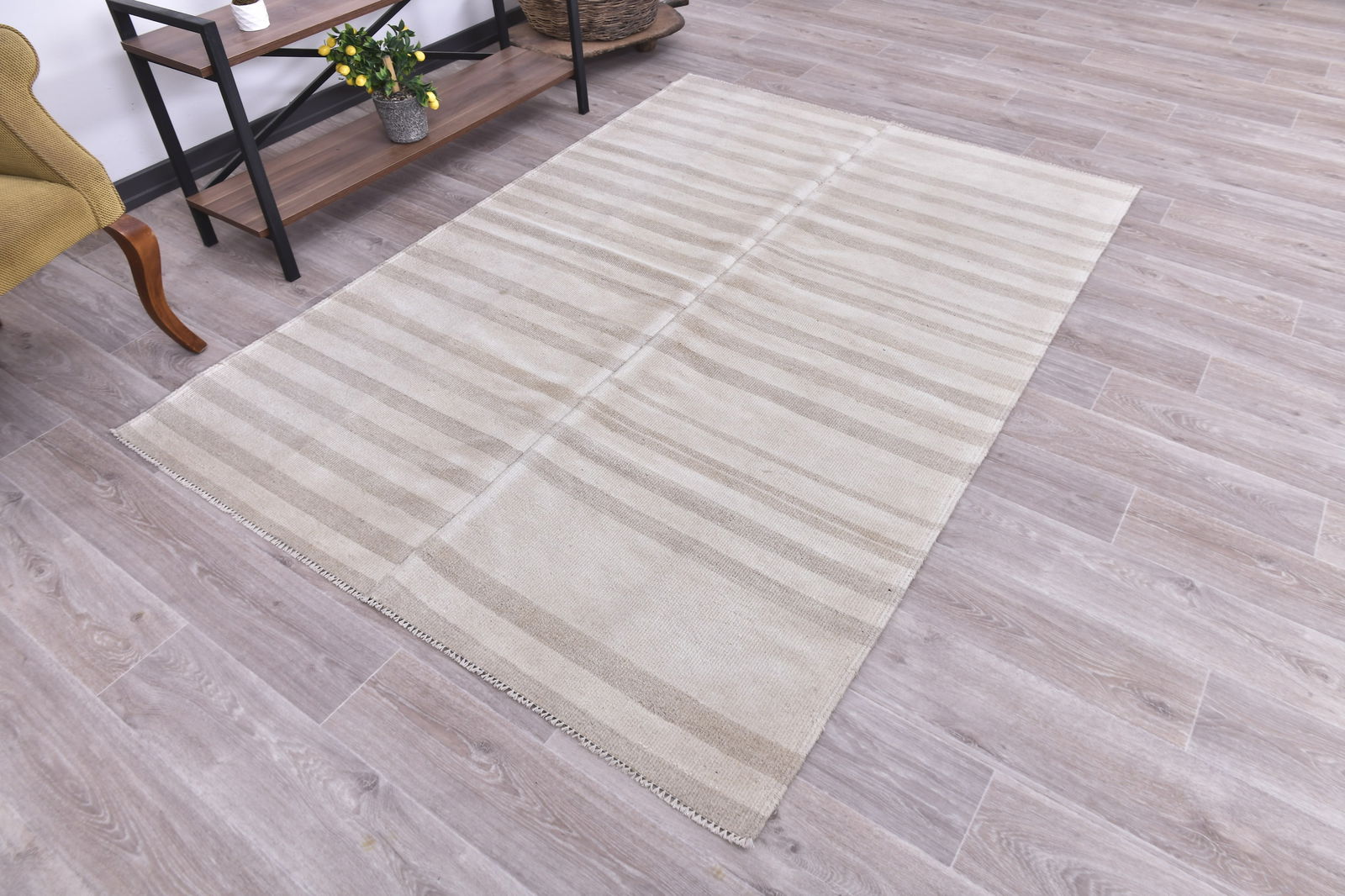 4'11'' x 7'0'' Handmade Vintage Wool Rug - 240475 - 2