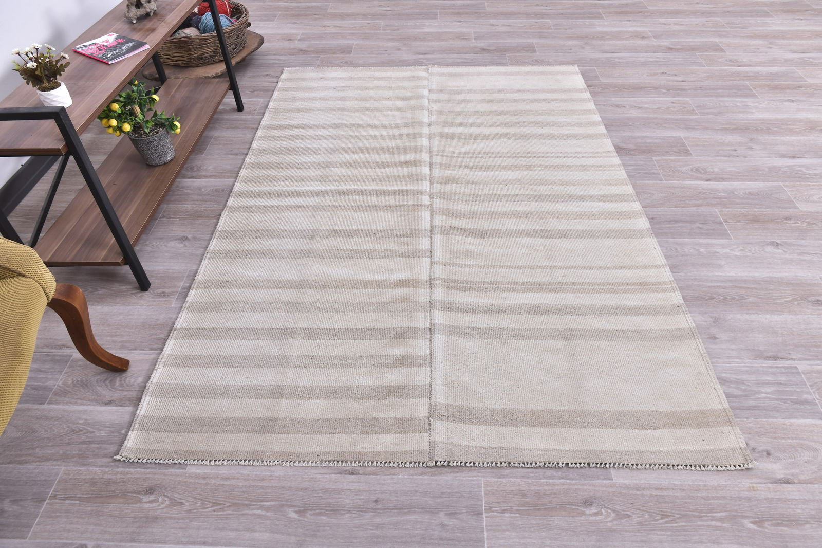 4'11'' x 7'0'' Handmade Vintage Wool Rug - 240475 - 3