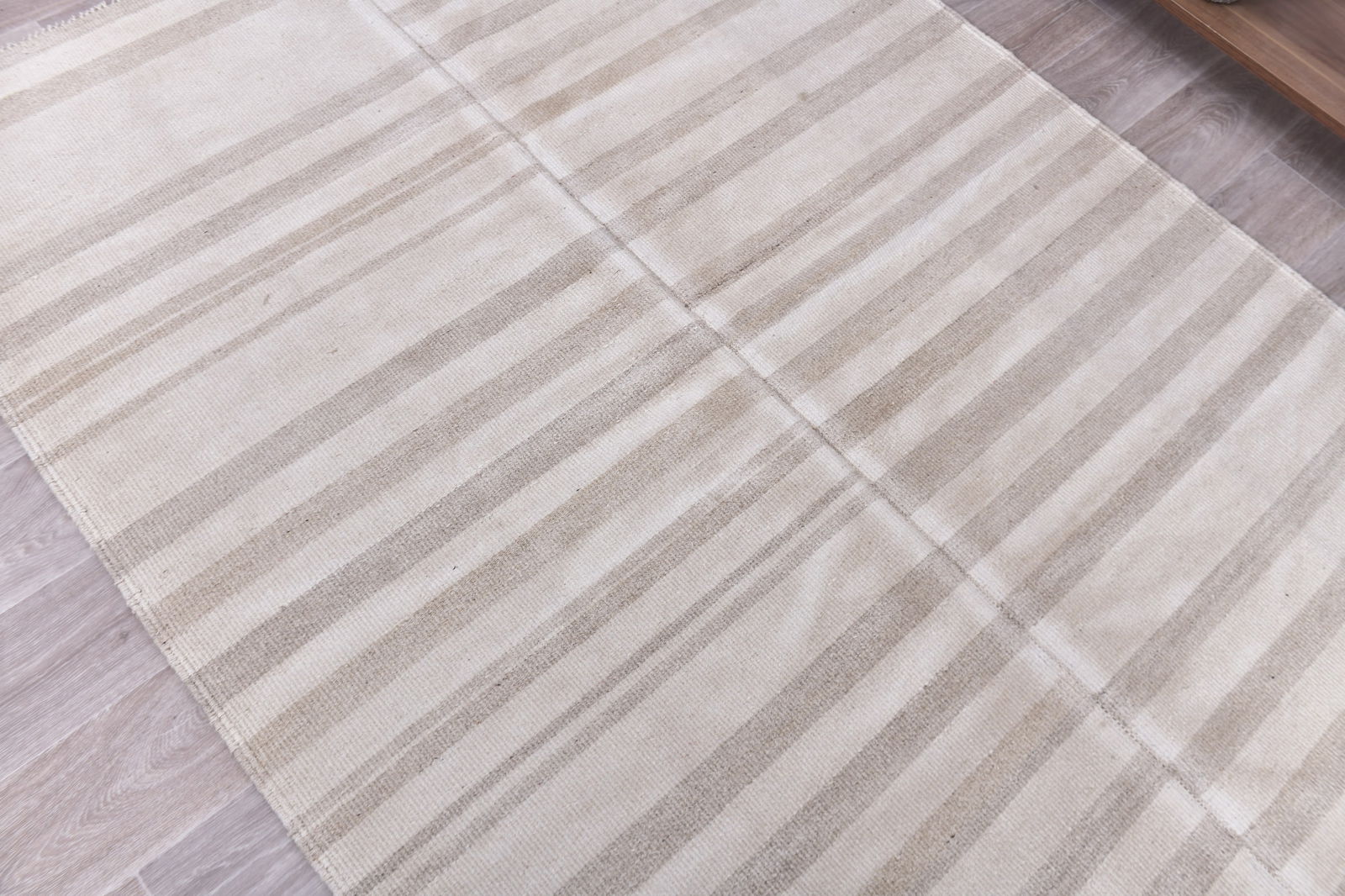 4'11'' x 7'0'' Handmade Vintage Wool Rug - 240475 - 4