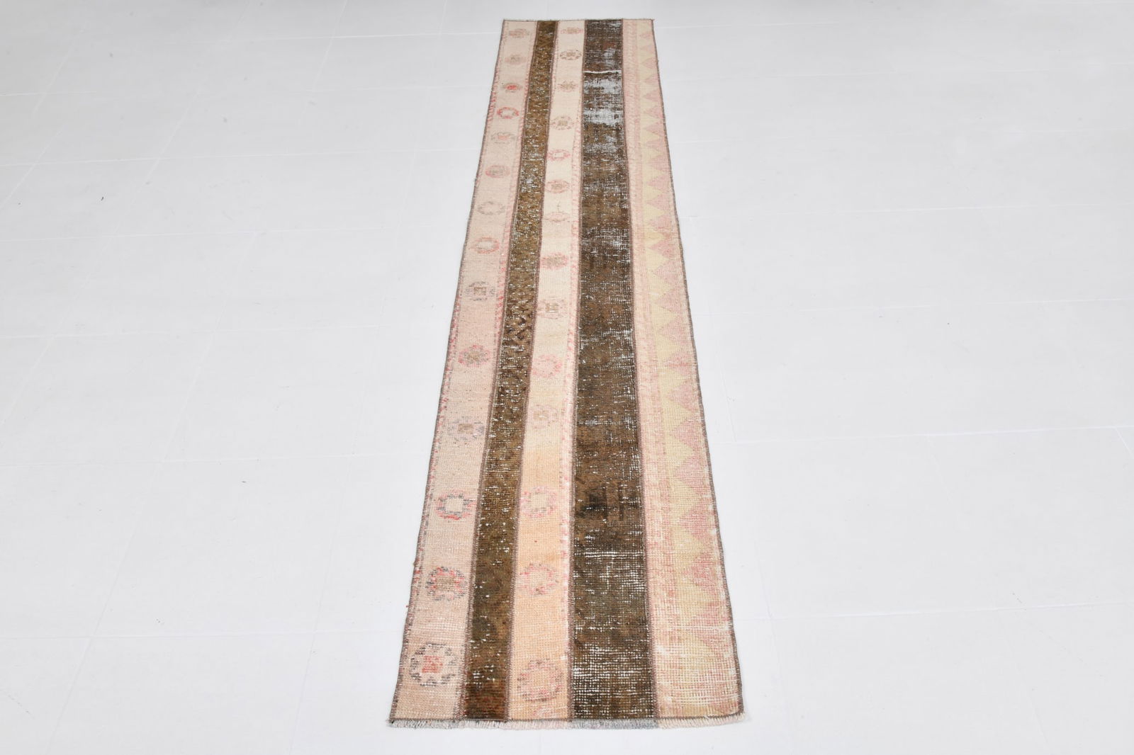 1'10'' x 8'8'' Handmade Vintage Wool Rug - 21417 - 2