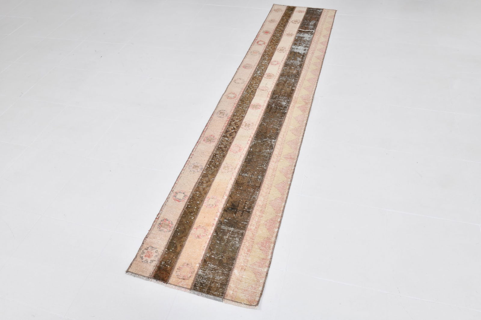 1'10'' x 8'8'' Handmade Vintage Wool Rug - 21417 - 3