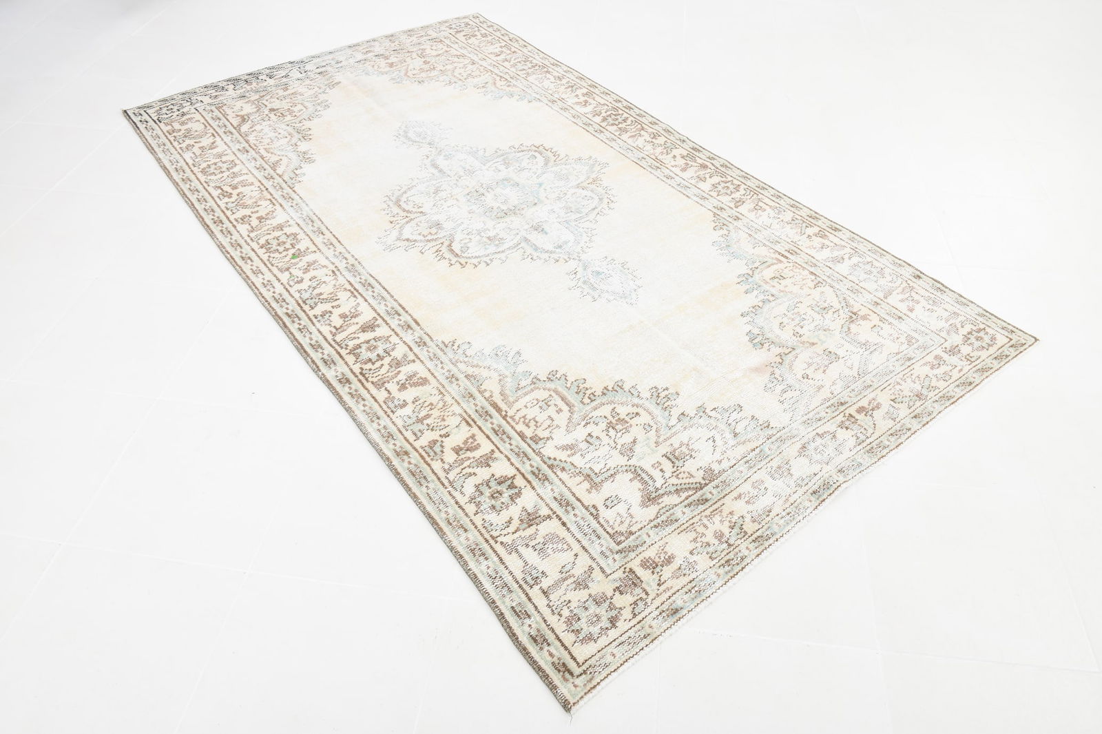 5'0'' x 8'11'' Handmade Vintage Wool Rug - 3570 - 3