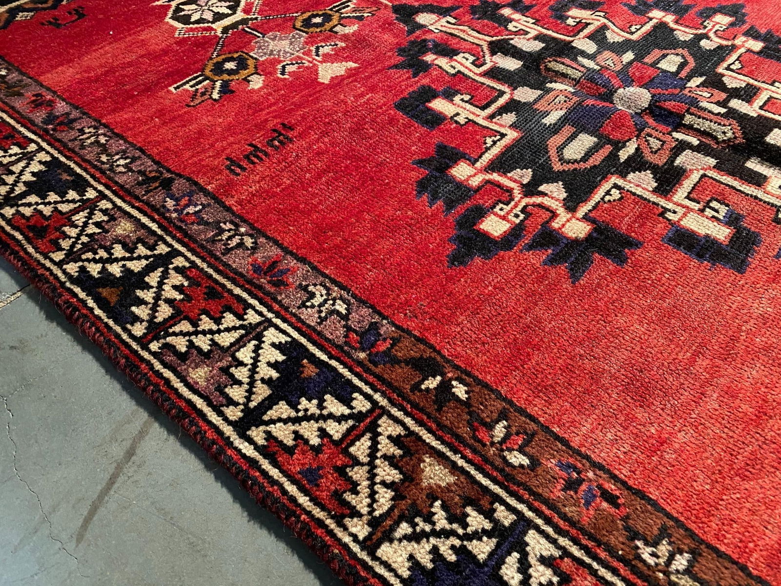 Exquisite Vintage Persian Rug 3'.7"x6'.6" - 10