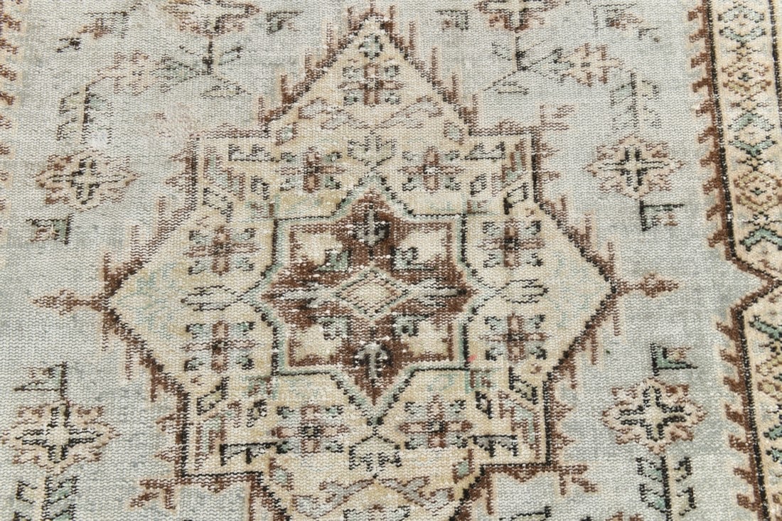 5'3'' x 8'6'' Decorative Vintage Rug - 24779 - 10