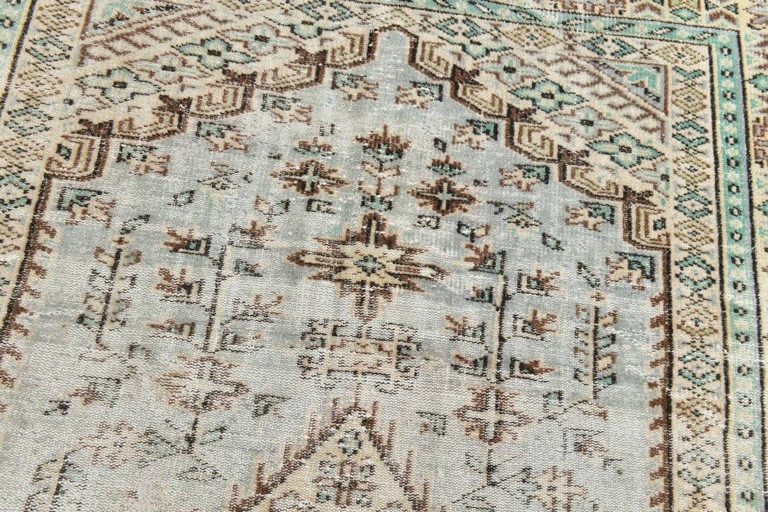 5'3'' x 8'6'' Decorative Vintage Rug - 24779 - 11