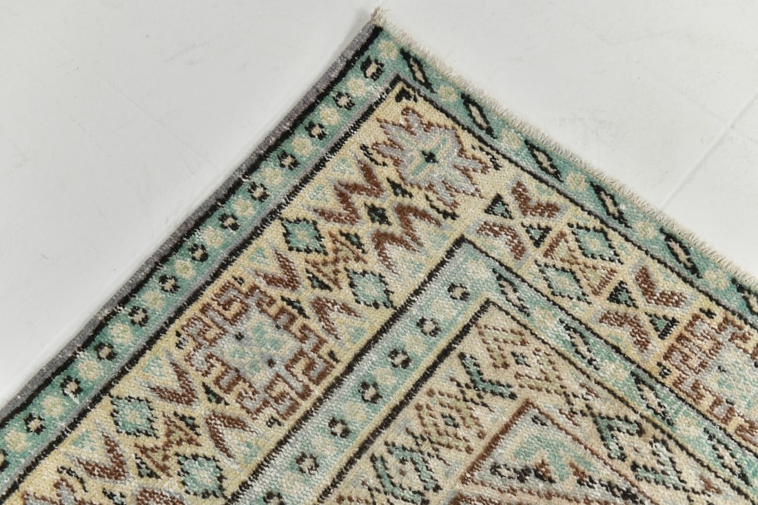 5'3'' x 8'6'' Decorative Vintage Rug - 24779 - 13