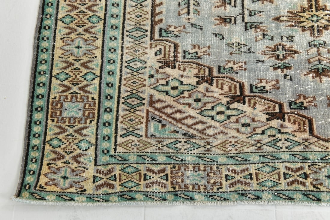 5'3'' x 8'6'' Decorative Vintage Rug - 24779 - 15