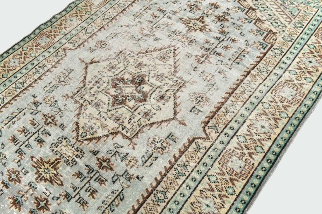 5'3'' x 8'6'' Decorative Vintage Rug - 24779 - 8