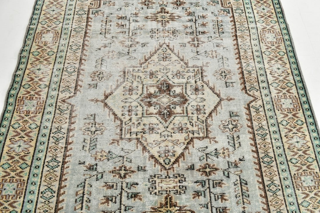 5'3'' x 8'6'' Decorative Vintage Rug - 24779 - 9