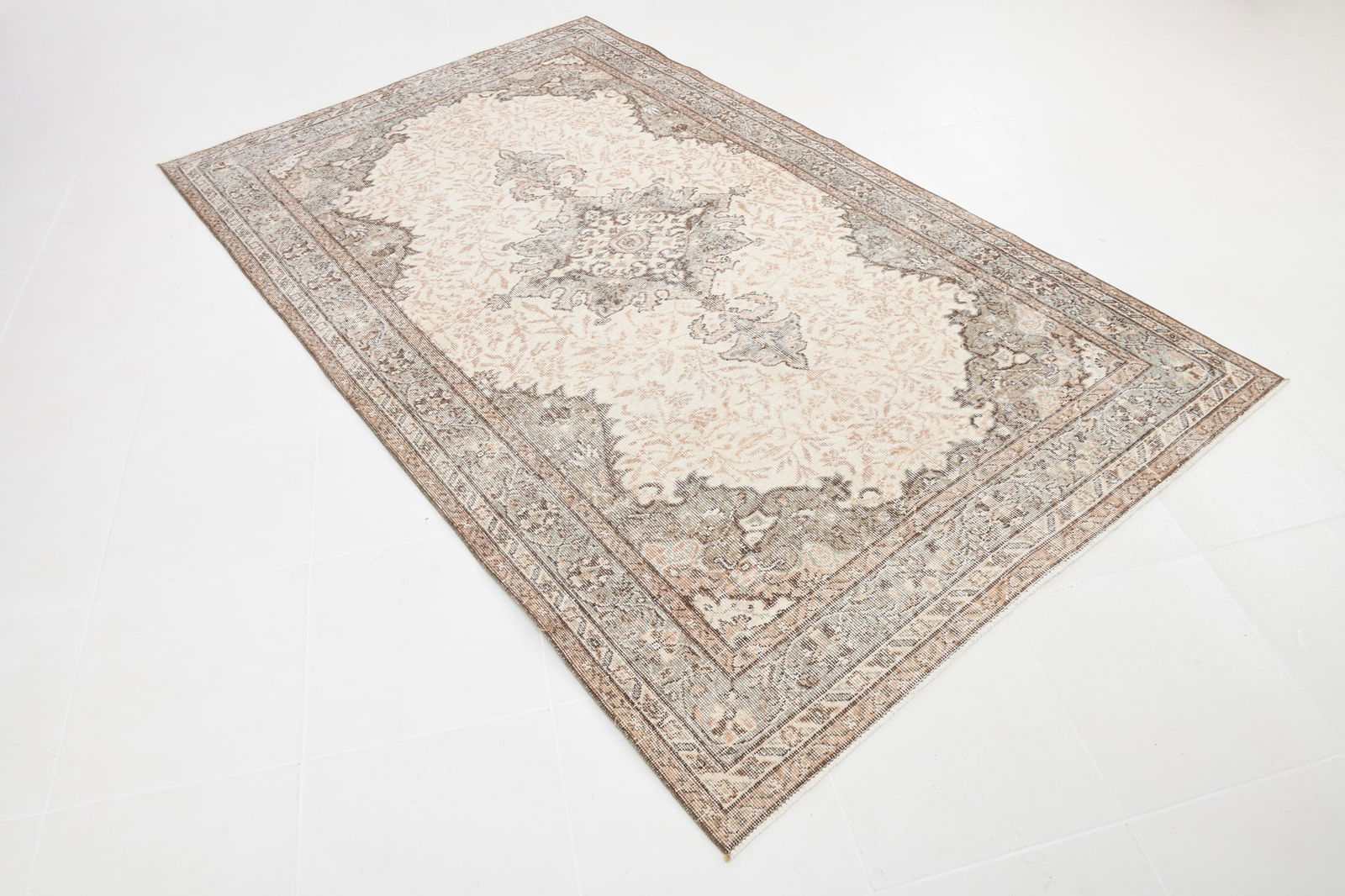 5'4'' x 8'9'' Handmade Vintage Wool Rug - 6383 - 2