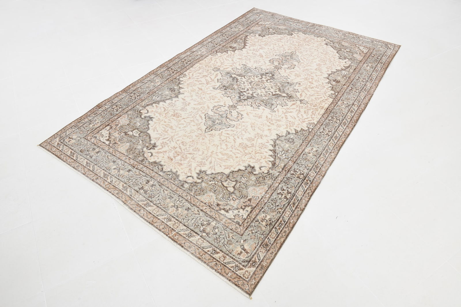 5'4'' x 8'9'' Handmade Vintage Wool Rug - 6383 - 4