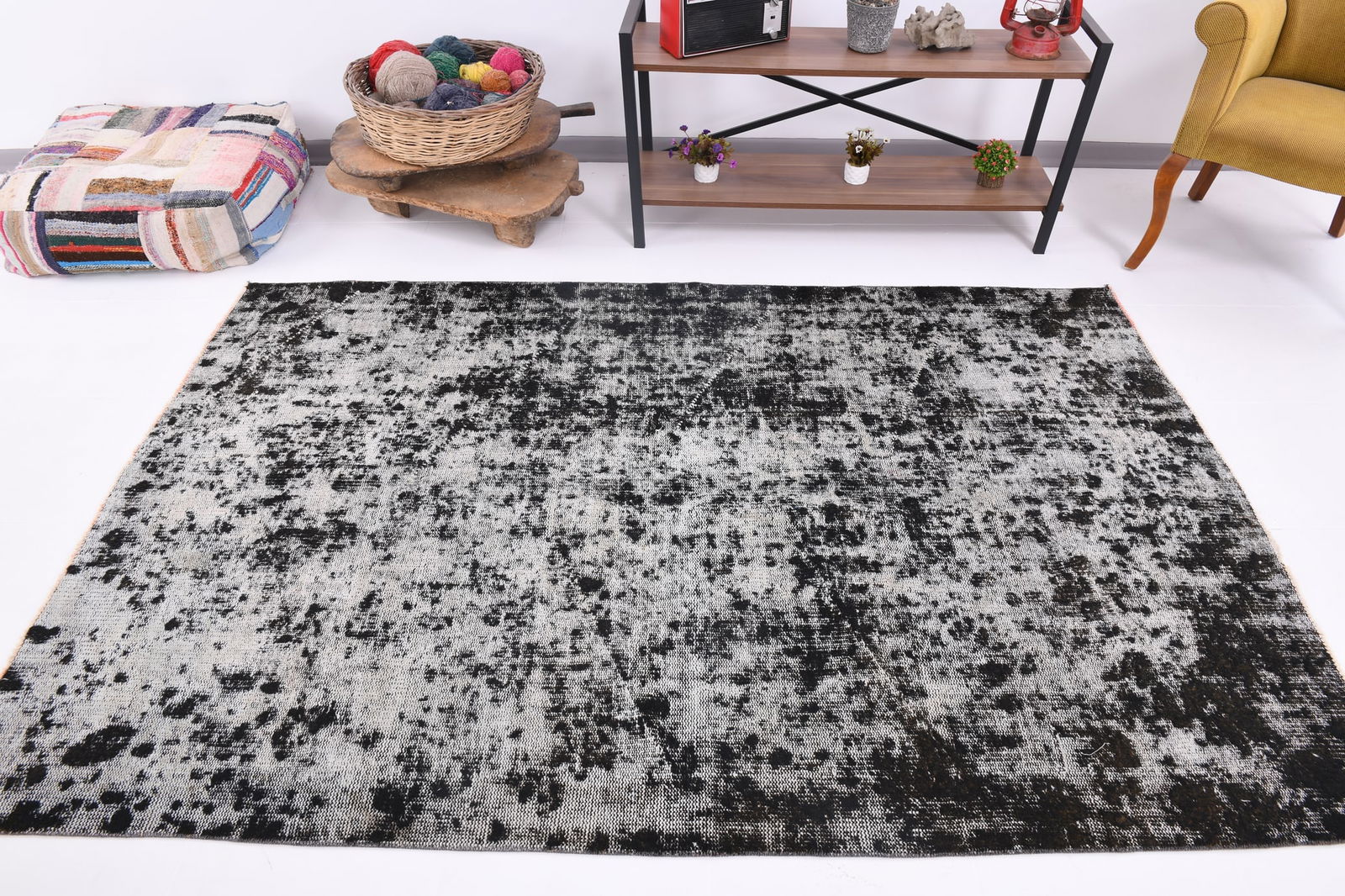 5'2'' x 7'11'' Handmade Vintage Wool Rug - 5049 - 3