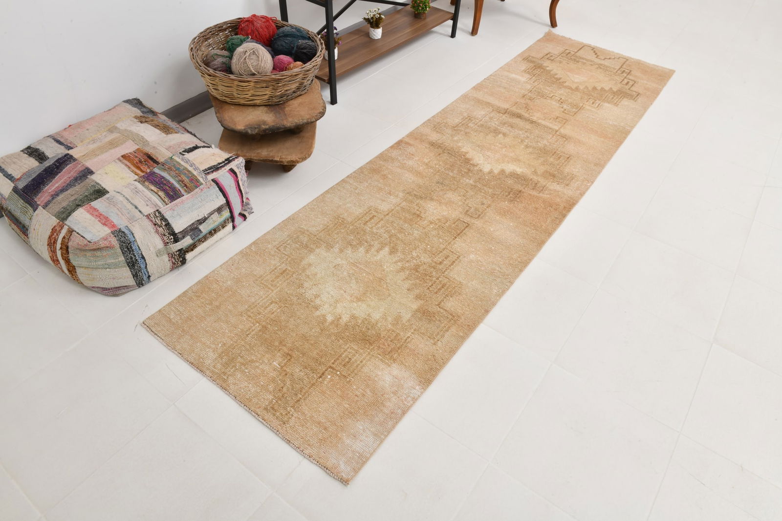 2'9'' x 10'2'' Handmade Vintage Wool Rug - 22437 - 7