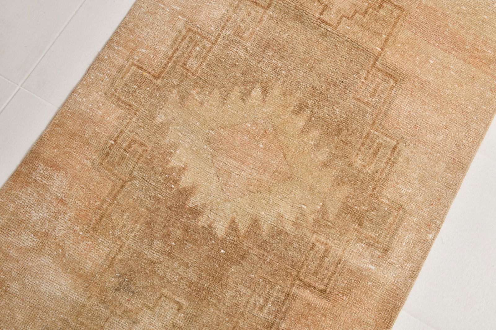 2'9'' x 10'2'' Handmade Vintage Wool Rug - 22437 - 9