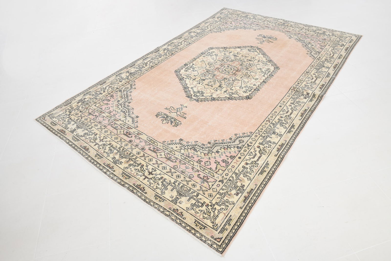 6'3'' x 10'4'' Handmade Vintage Wool Rug - 17896 - 4