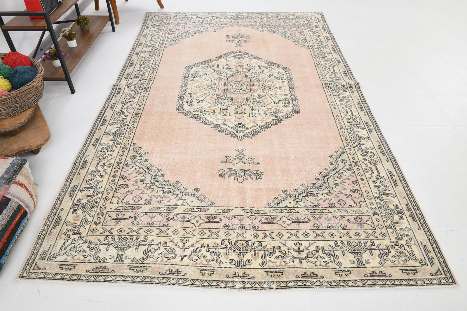 6'3'' x 10'4'' Handmade Vintage Wool Rug - 17896 - 8