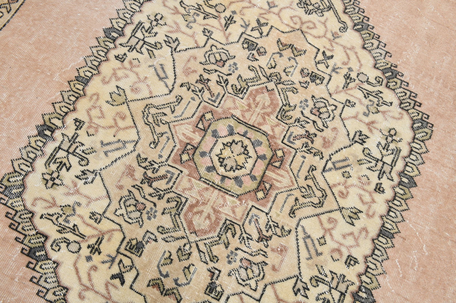 6'3'' x 10'4'' Handmade Vintage Wool Rug - 17896 - 9