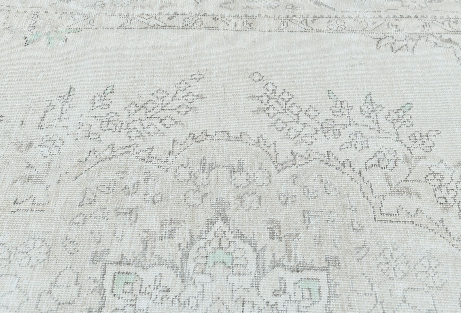 Antique Muted Beige Floral 6X9 Distressed Vintage Oriental Rug - 8