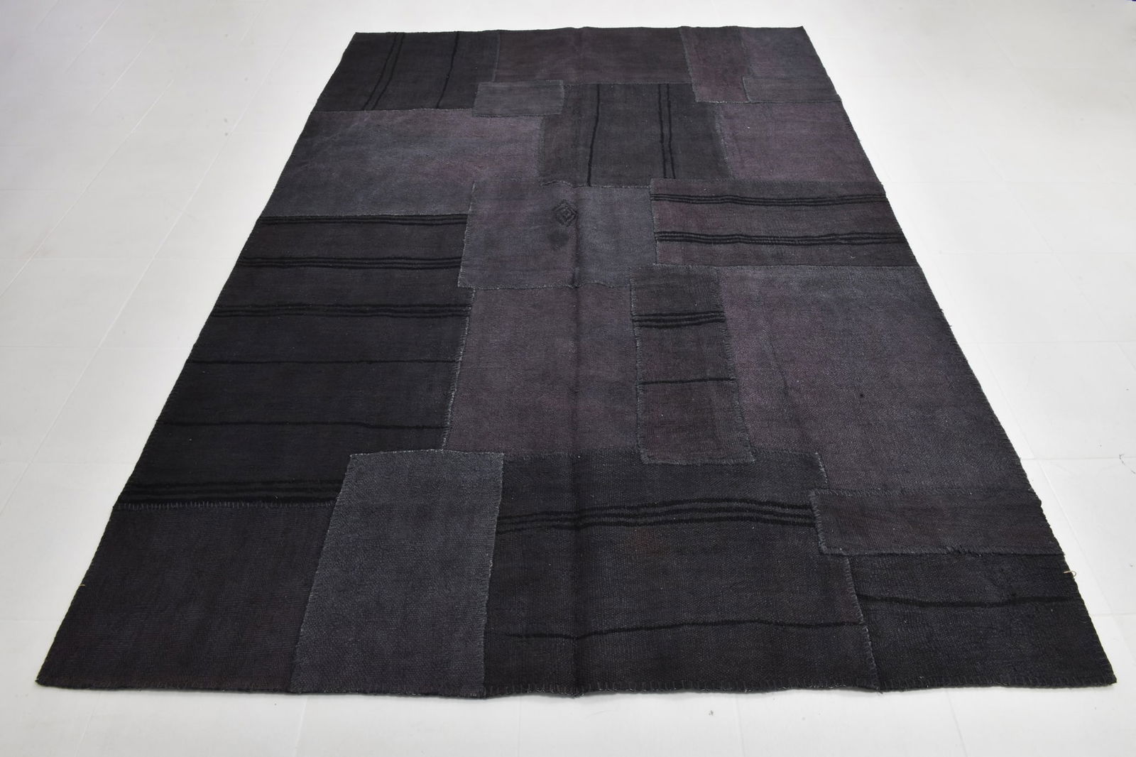 6'11'' x 10'0'' Decorative Vintage Rug - 1918 - 2