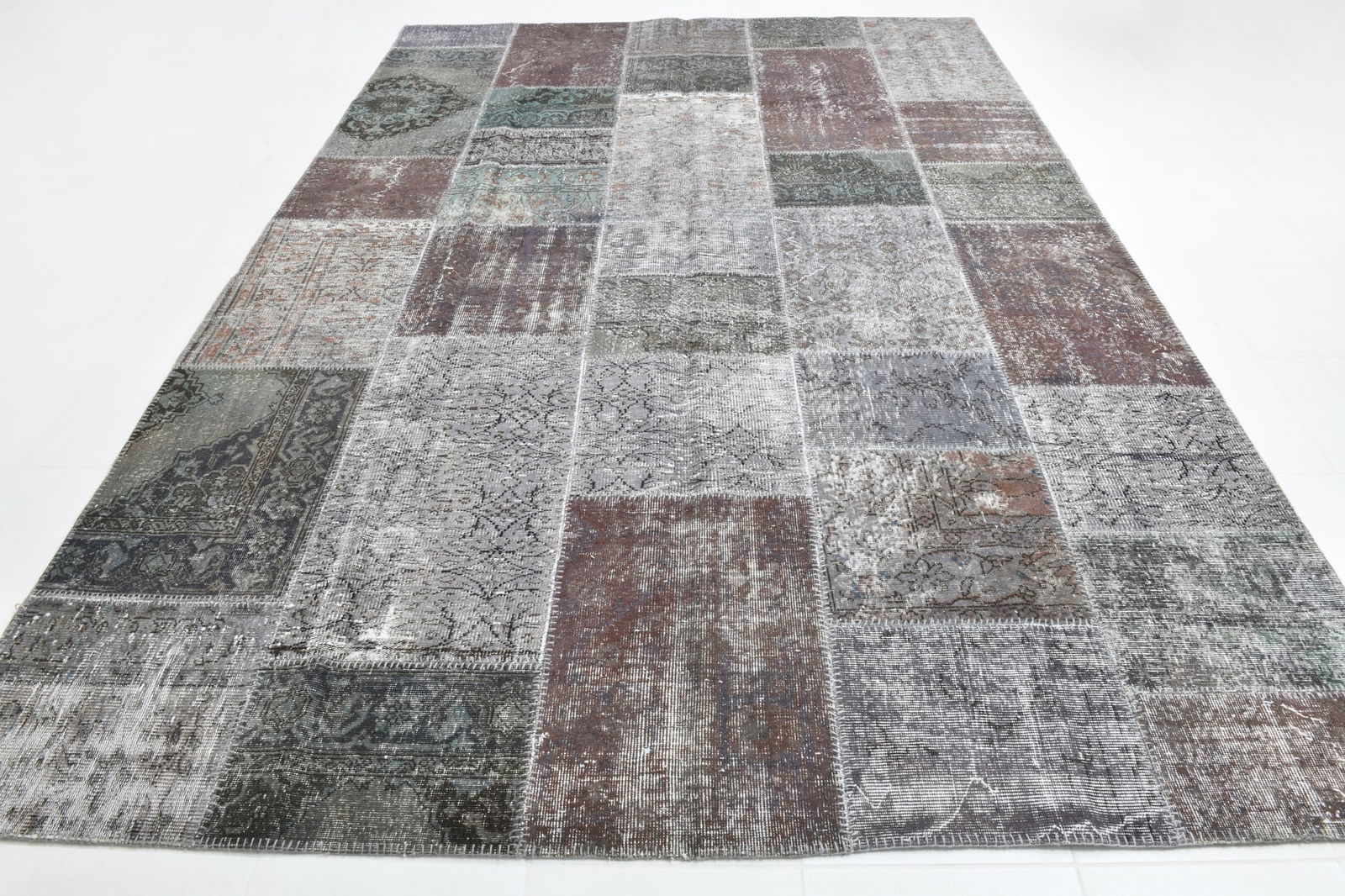 8'2'' x 11'7'' Handmade Vintage Wool Patchwork Rug - 597 - 2