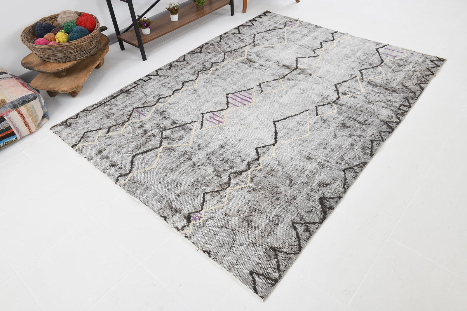 6'2'' x 7'10'' Handmade Vintage Wool Rug - 230 - 7