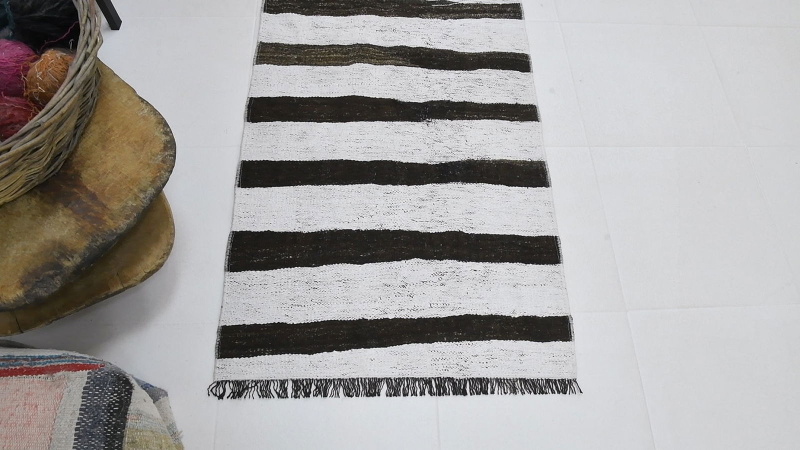 2'3'' x 7'10'' Turkish Vintage Hemp Rug - 53427 - 10