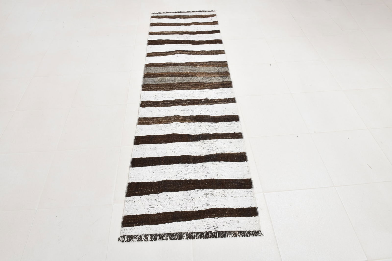 2'3'' x 7'10'' Turkish Vintage Hemp Rug - 53427 - 3