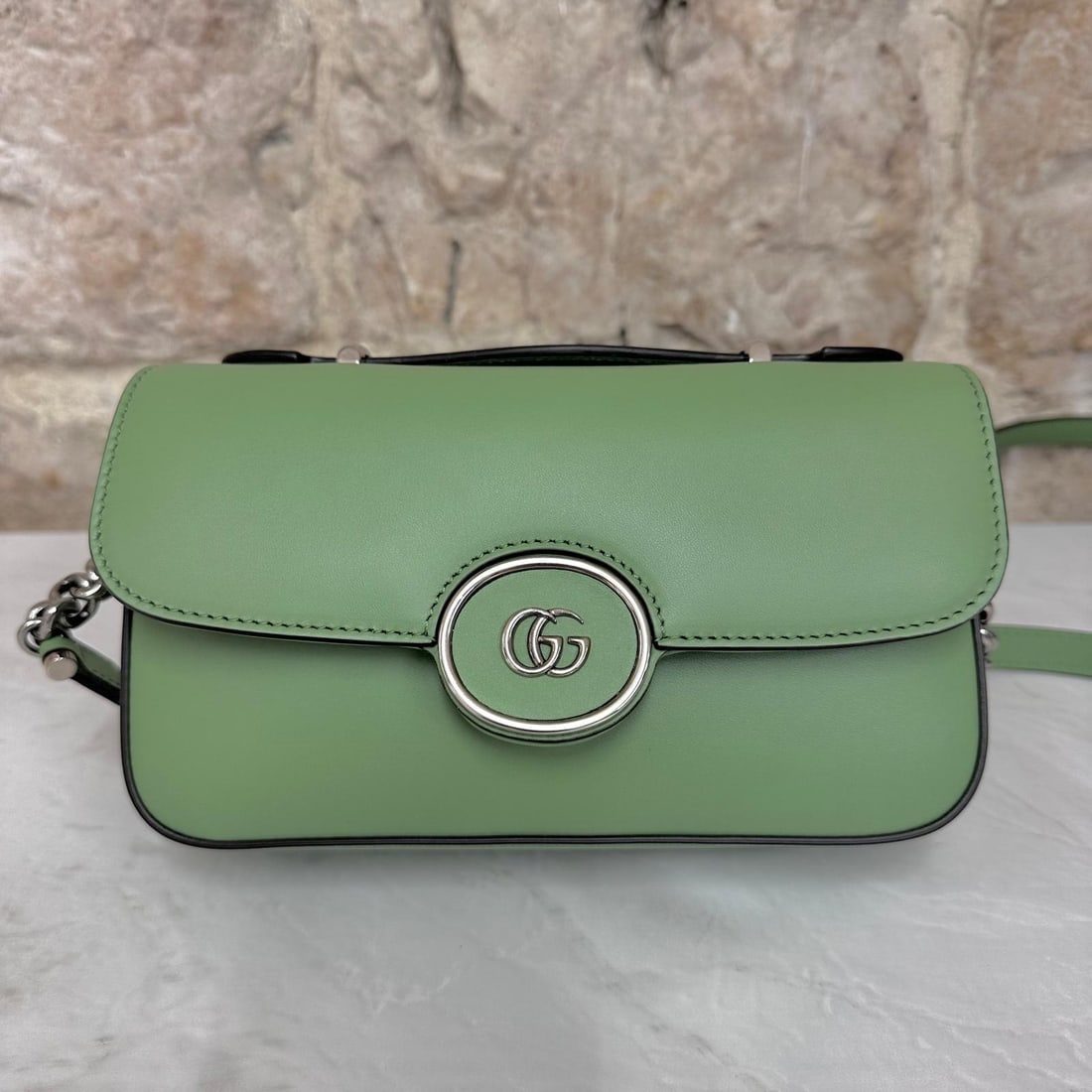 GUCCI Blondie Mini Pastel Green Leather Shoulder Bag: Title:GUCCI Blondie Mini Pastel Green Leather Shoulder Bag Materials:Leather Dimension:• Length: 21 cm• Height: 12 cm• Width: 5 cm Description:(6067B613). Gucci Blondie Mini Pastel G