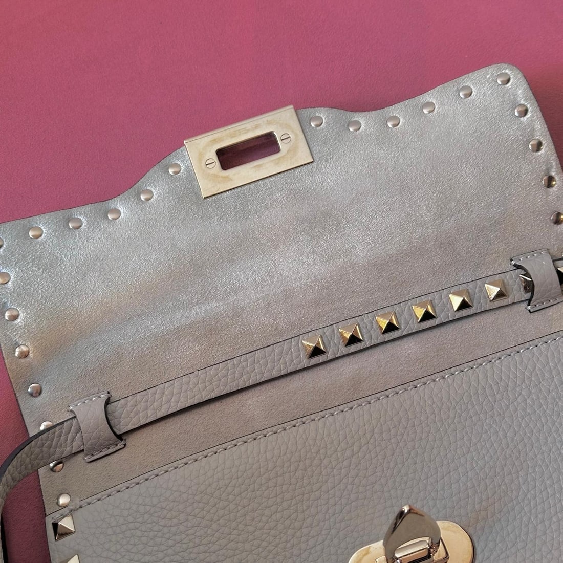 VALENTINO GARAVANI Rockstud Shoulder Bag in Grey Leather - 12